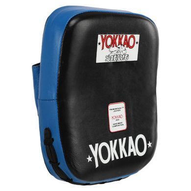 Лапа боксерська вигнута тренувальна шкіра YOKKAO YKO-217 колір чорний-синій